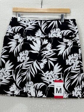 S.C. & Co. Black White Floral Skort with built in shorts and Pockets Size Medium